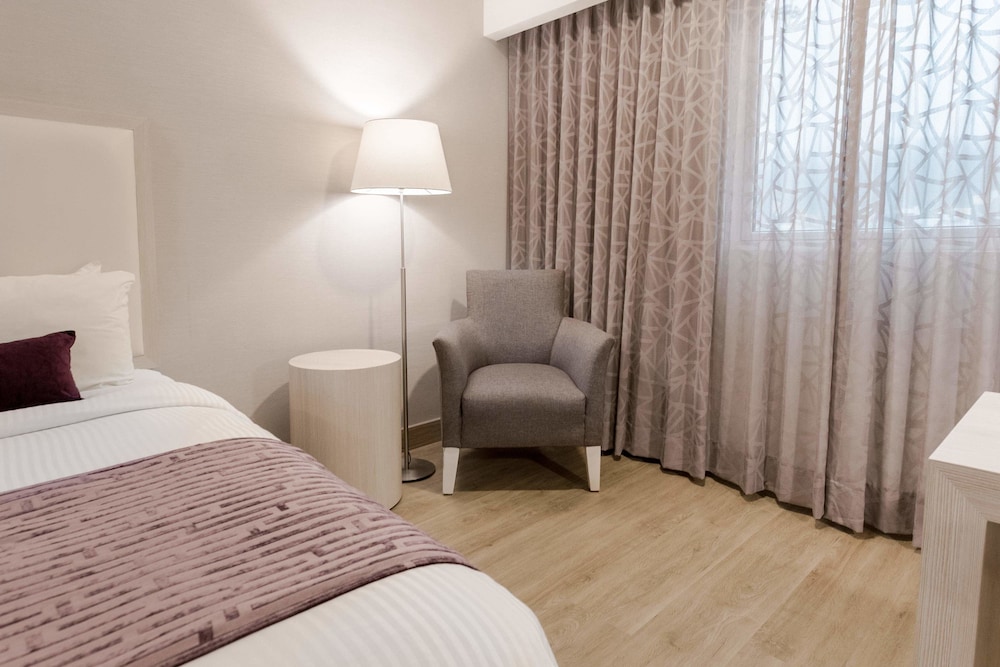 Executive Room, 1 King Bed - Photo 2