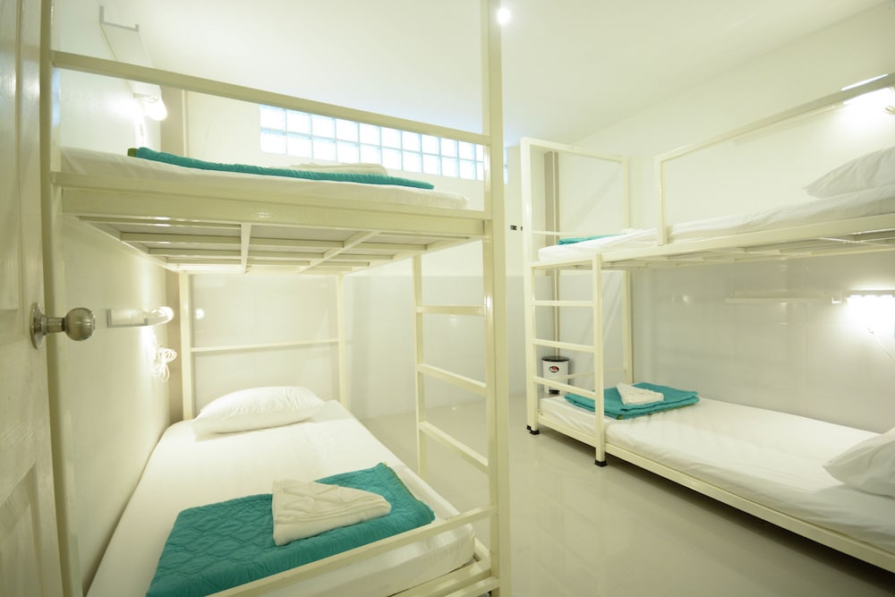 Private Room 4 Beds with Shared Bathroom photo 1
