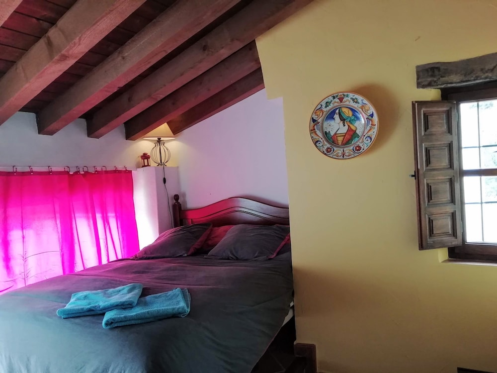 Suite Superior, 1 cama doble, para no fumadores, con vista a la colina