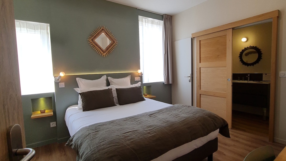 Deluxe Double Room, City View - Photo 14