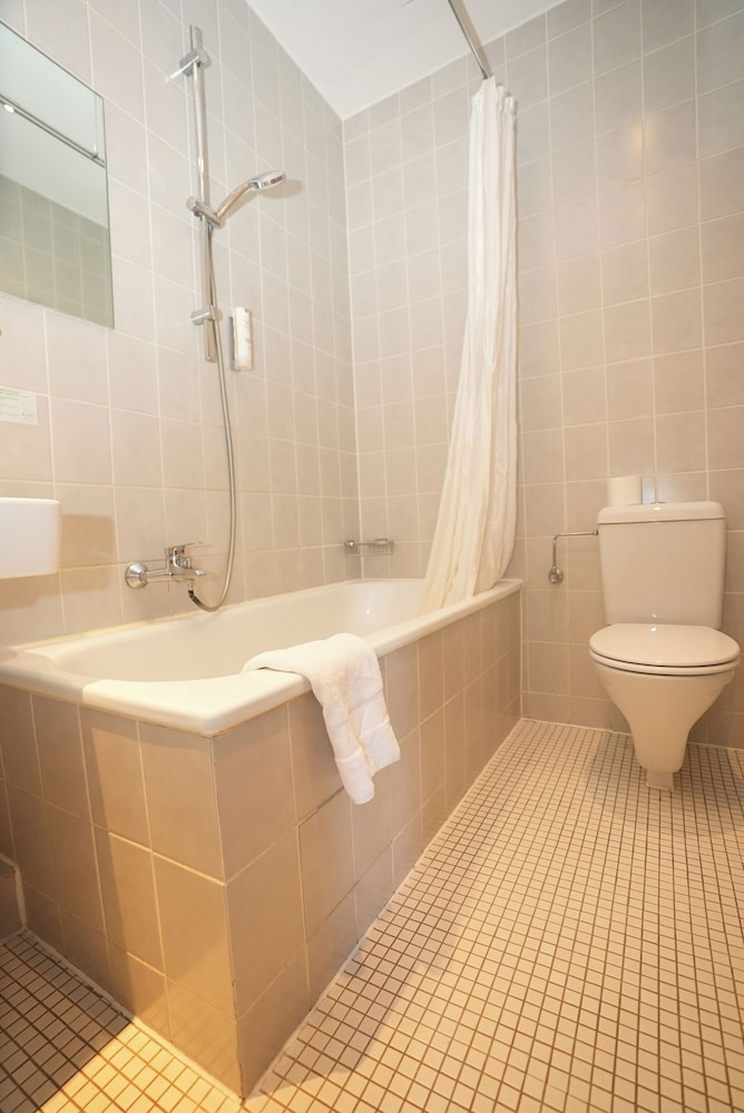 Twin Room - Photo 16