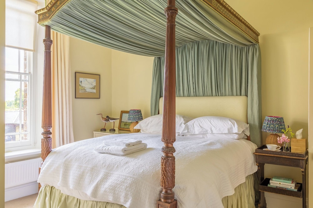 Double Room, Ensuite (Barbury Down Four Poster Bed) photo 2