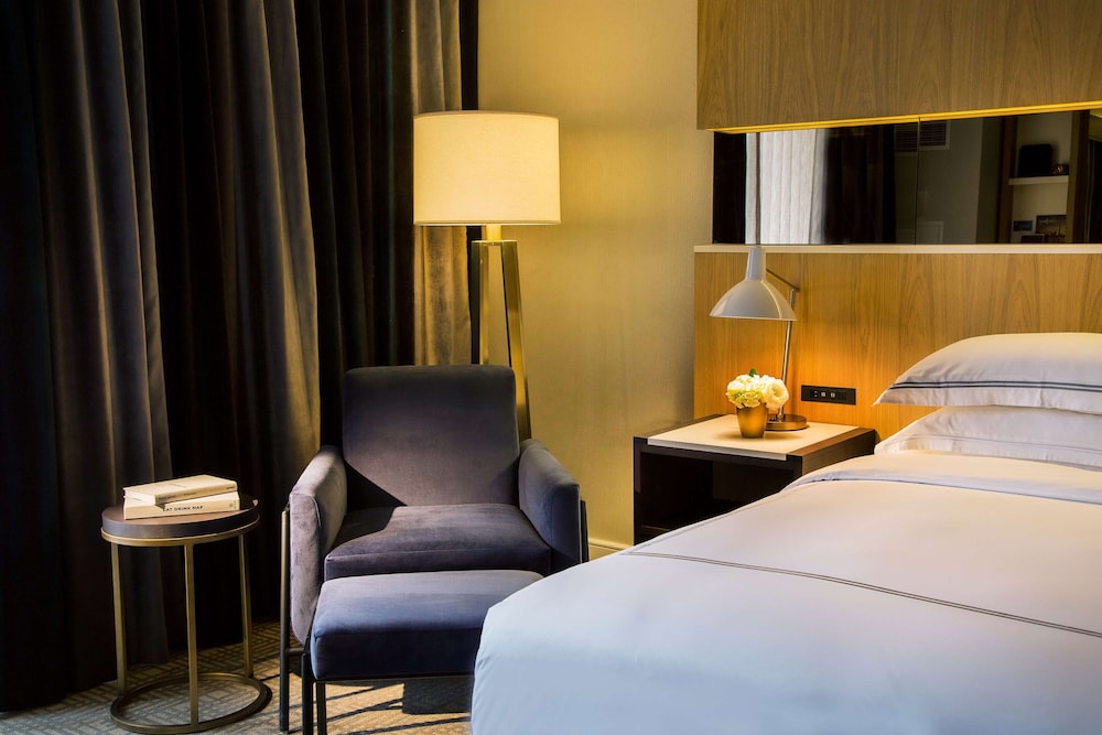 Suite, 1 King Bed (Royal Suite King)