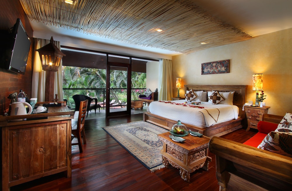Pool View Suite - Photo 4