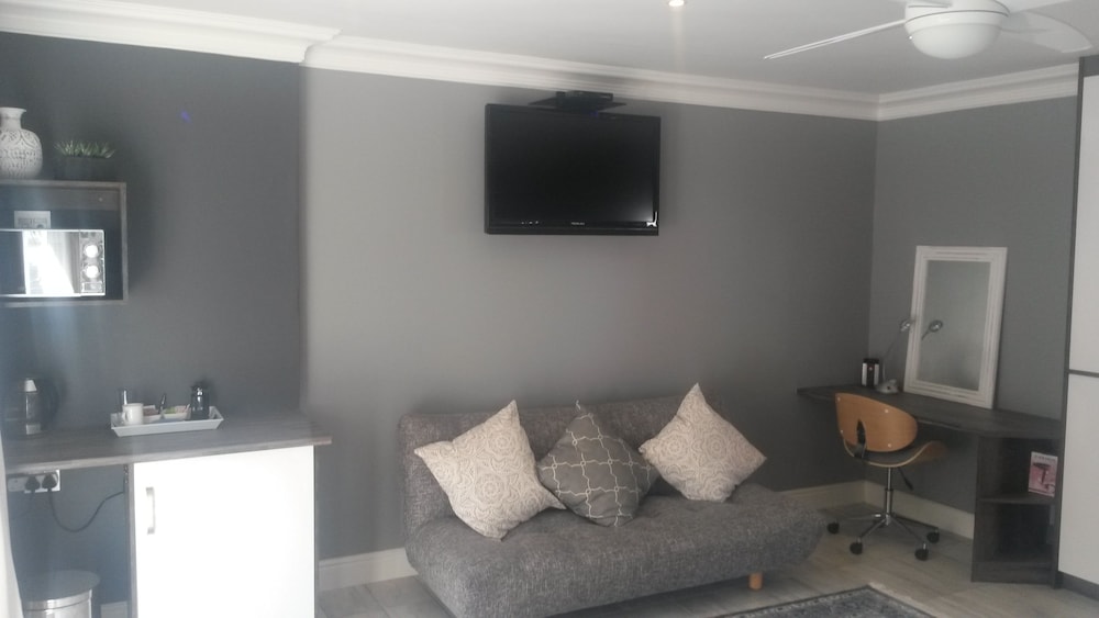 Luxury Double or Twin Room, Non Smoking, Pool Access photo 3