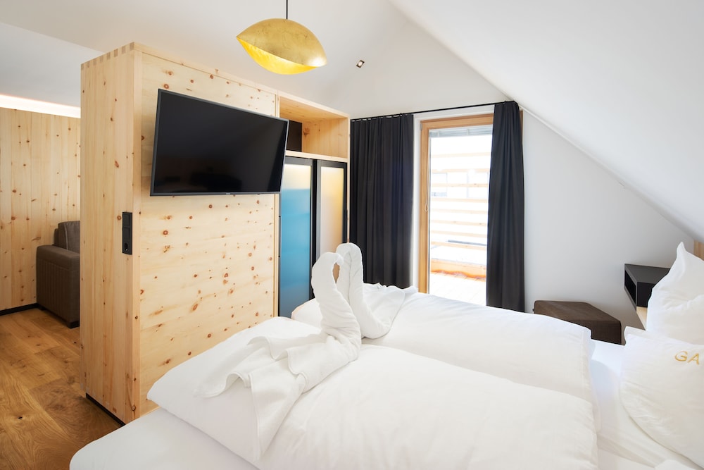Deluxe Double Room, 1 Double Bed, Non Smoking, Mountain View photo 2