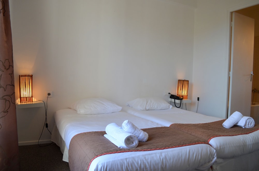 Twin Room - Photo 2
