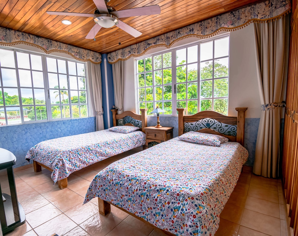 Deluxe Chalet photo 2