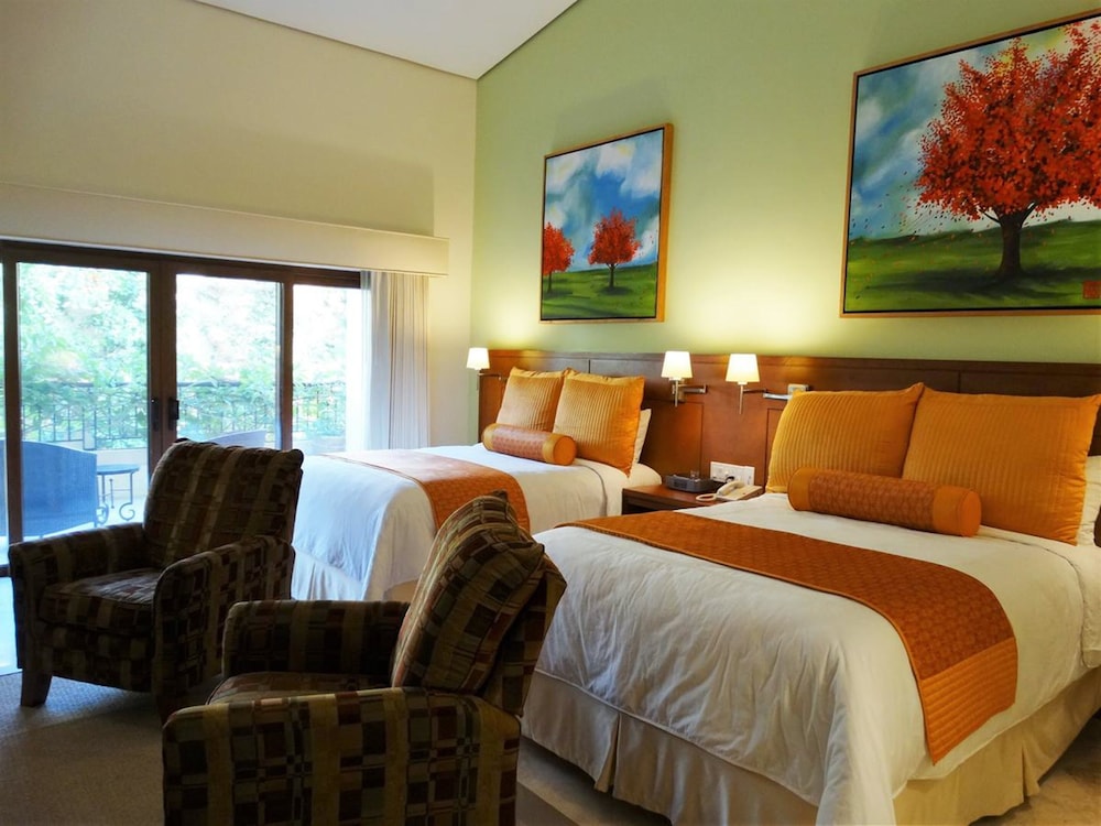 Superior Double Room, 2 Queen Beds photo 2