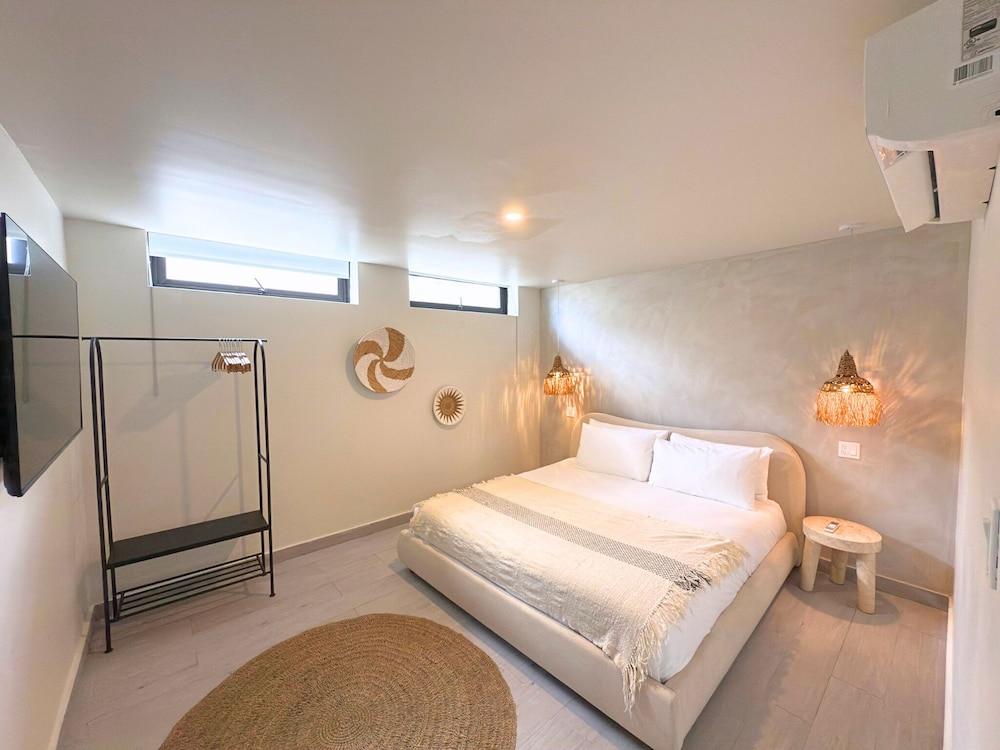 Superior Suite, Multiple Beds, Non Smoking photo 3