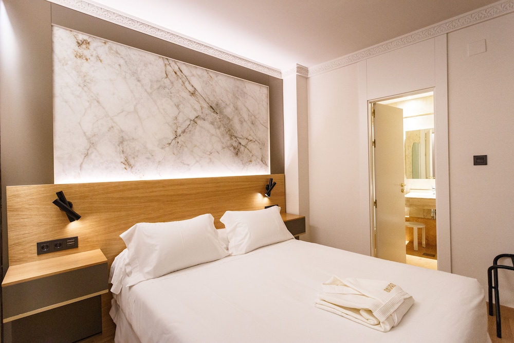 Standard Double Room - Photo 15