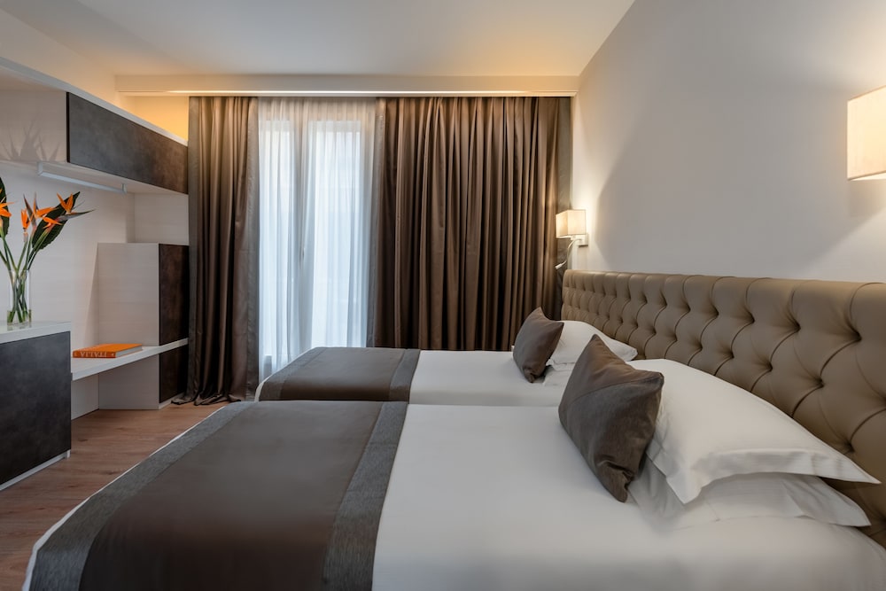 Superior Double Room, 2 Twin Beds - Photo 2