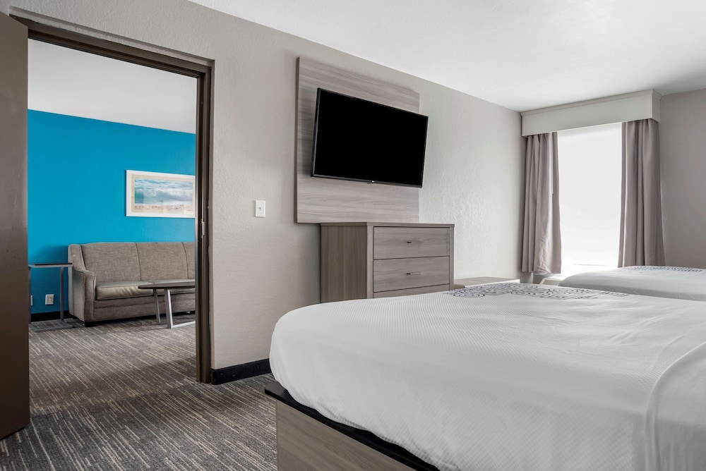 Suite, 2 Queen Beds, Non Smoking, Refrigerator & Microwave (with Sofabed)