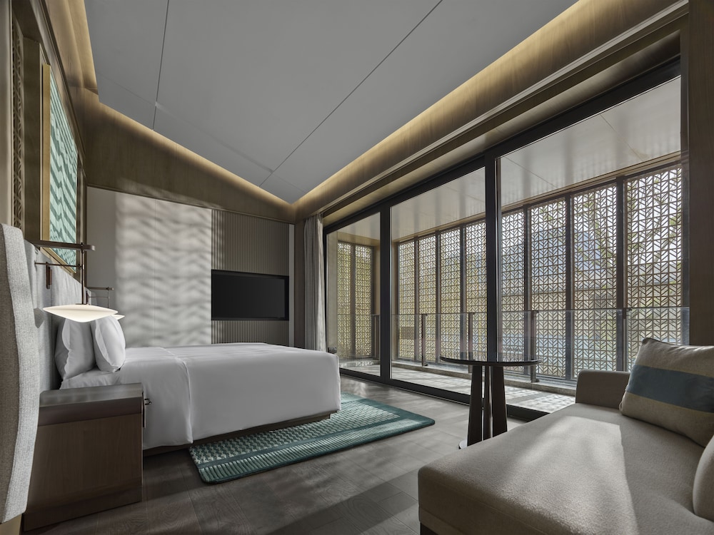 Suite, Garden View