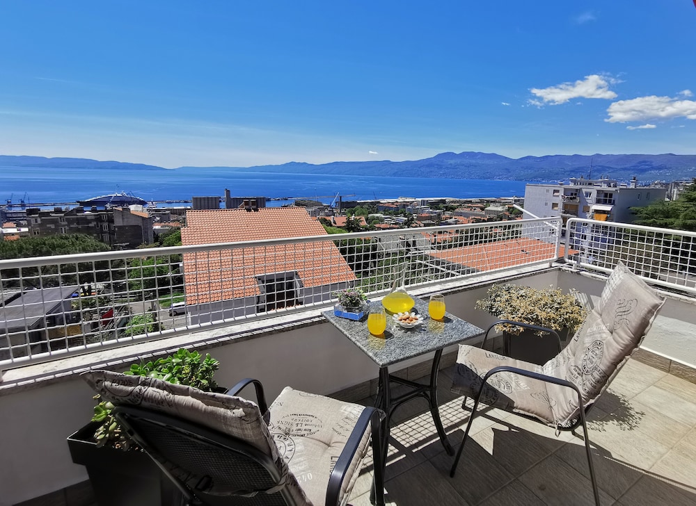 Panoramic Apartment, Sea View