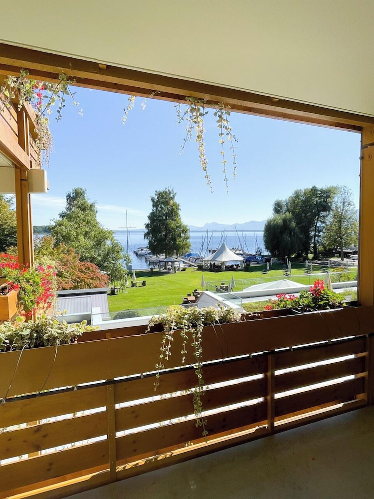 Single Room, Balcony, Lake View photo 2