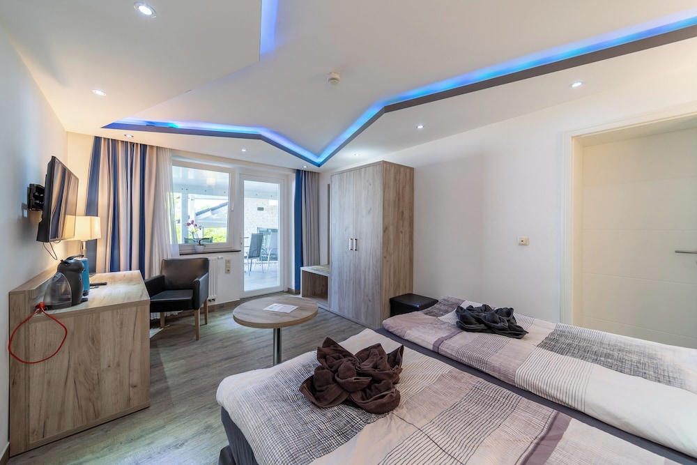 Double Room Single Use, Canal View