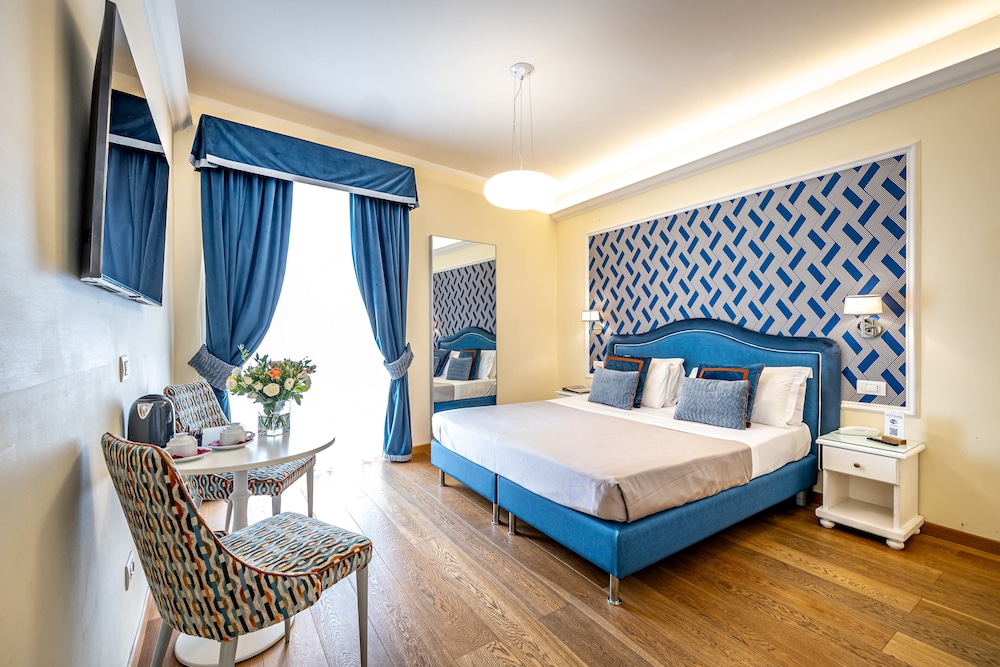 Standard Double Room, Garden View thumbnail 6