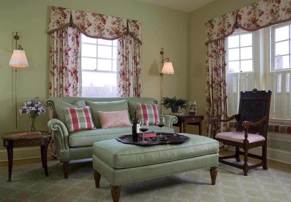 The English Suite photo 2