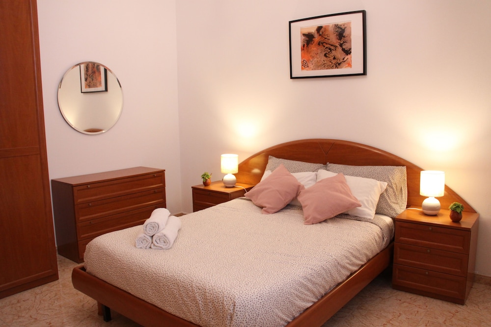 Habitación Doble Grande, 1 cama Queen, Vista a la Ciudad, Torre (1)
