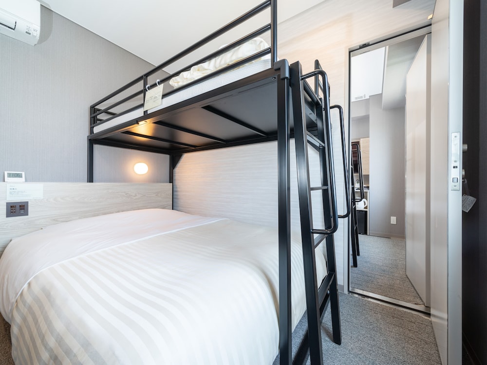 Super (Connecting) Room with Loft, Non Smoking - Photo 3