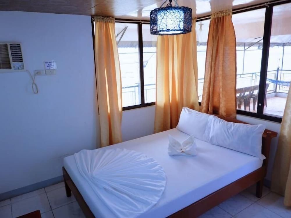 Standard Room, 1 Queen Bed, Balcony, Beach View photo 2