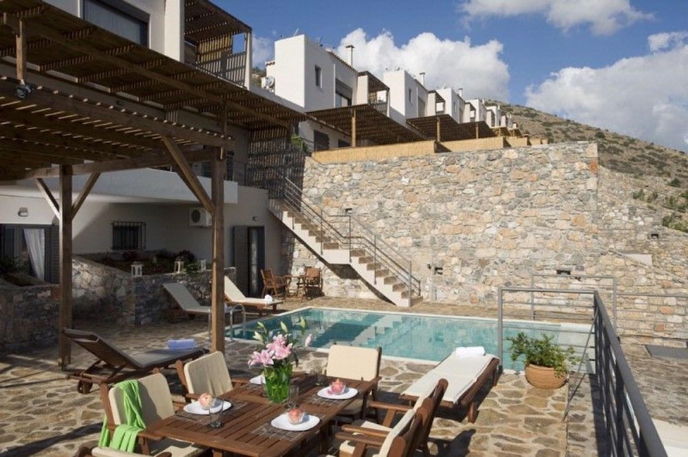 Villa, Smoking