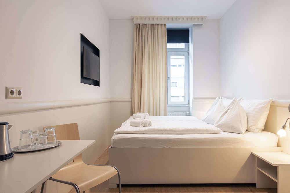 Standard Room, 1 Double Bed - Photo 6