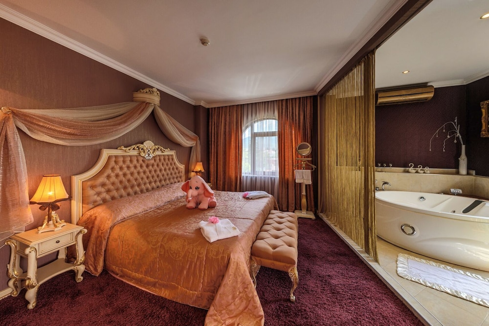 Junior Suite, Jetted Tub (Elizabeth)