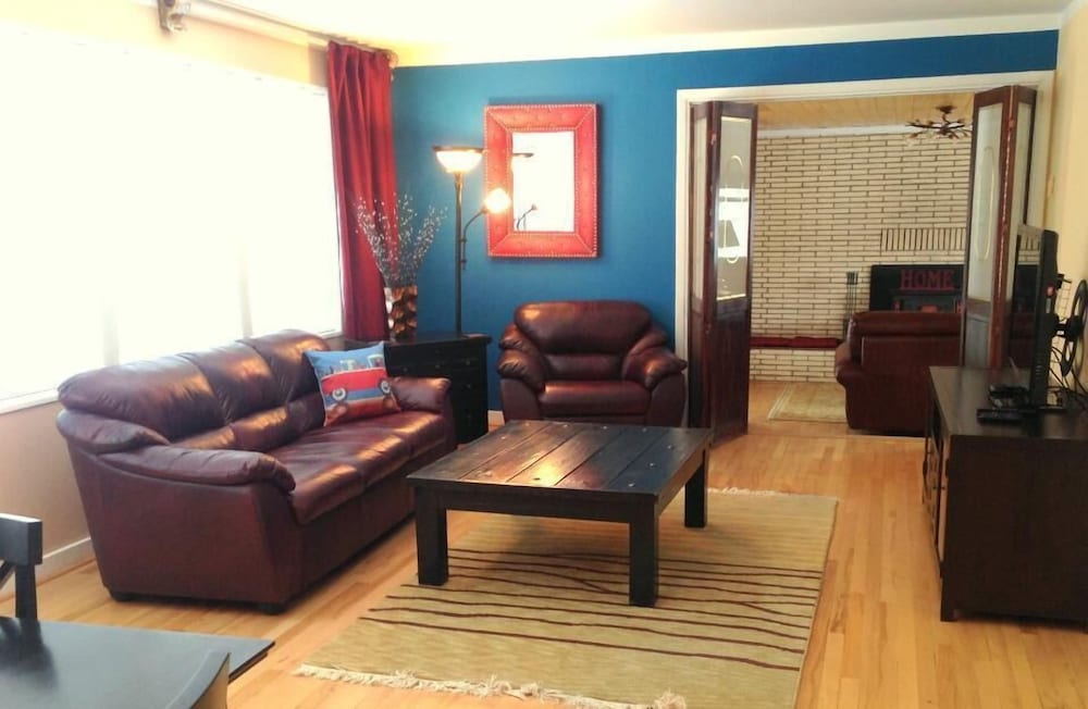 House, 2 Bedrooms, Fireplace photo 2