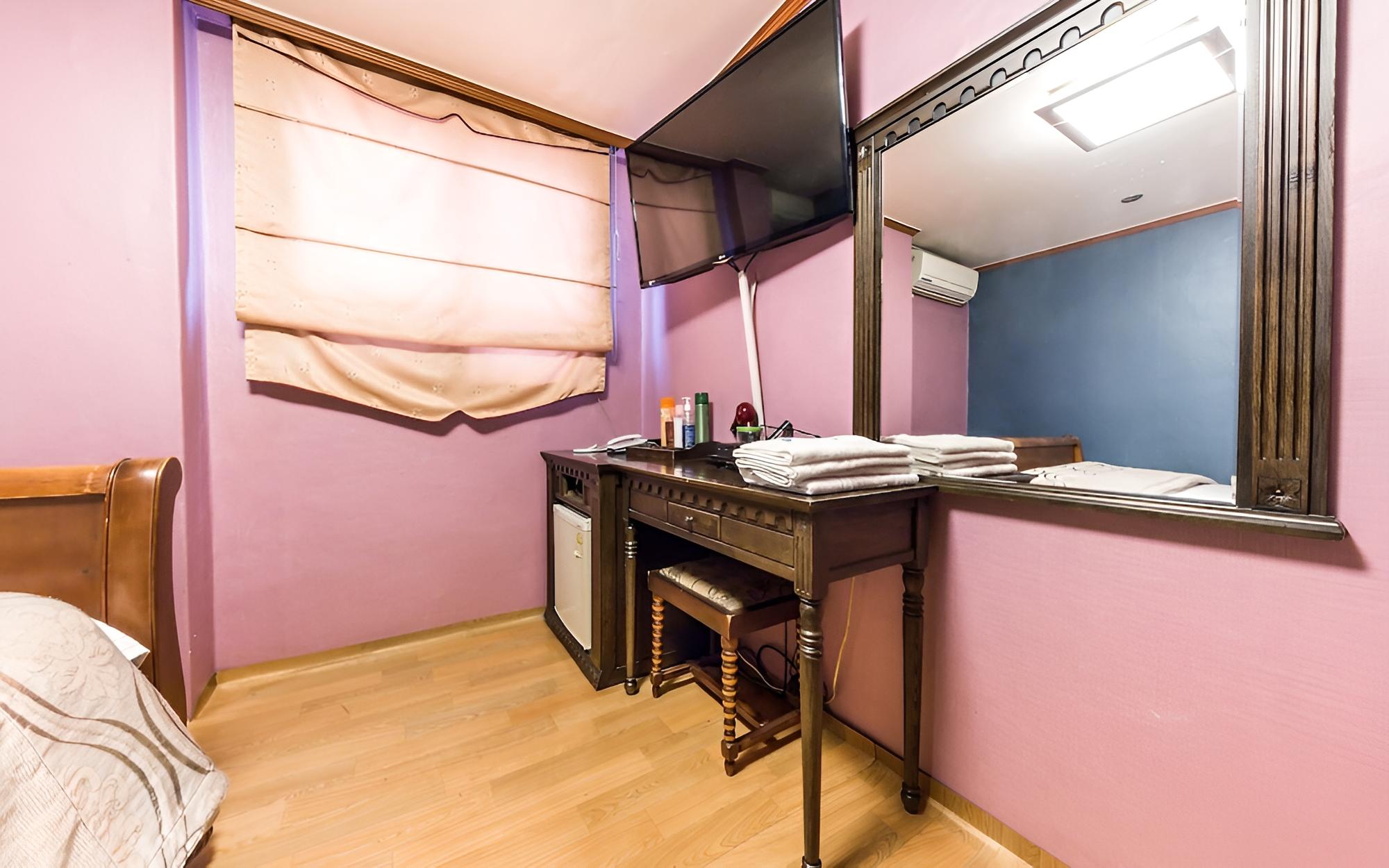 Room (Semi-Special Room)