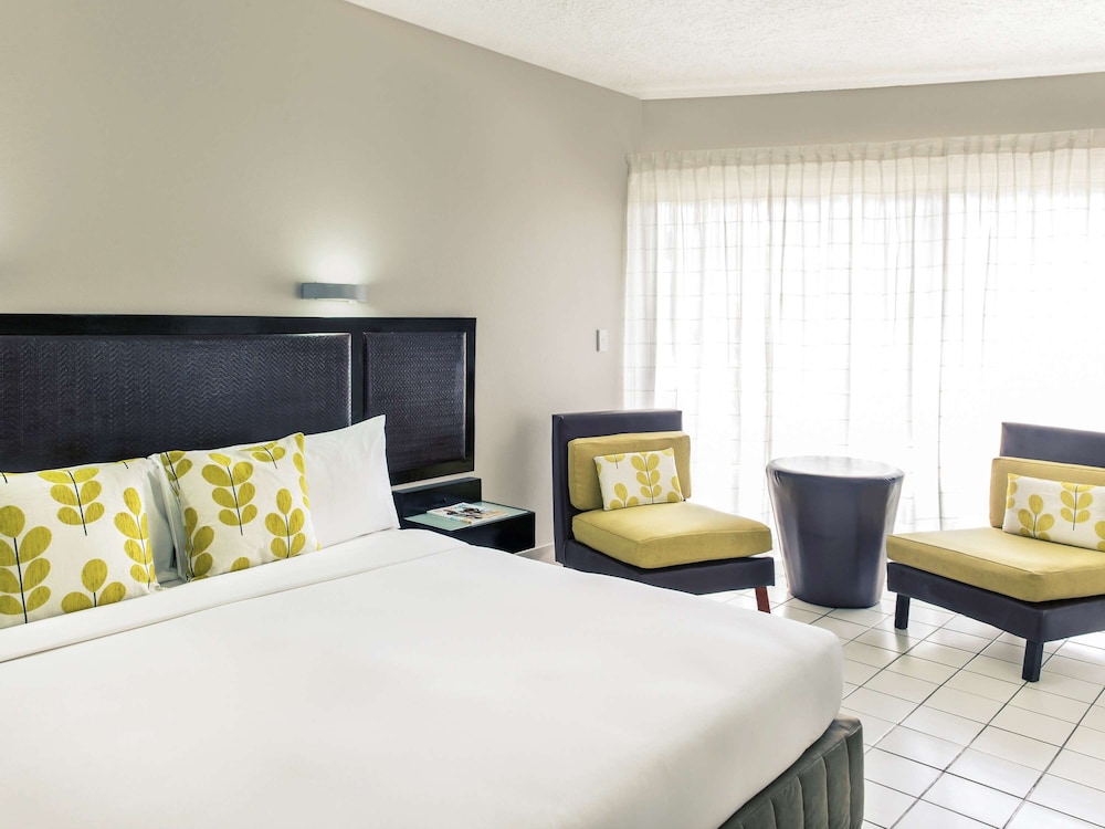 Deluxe Room, 1 King Bed photo 1