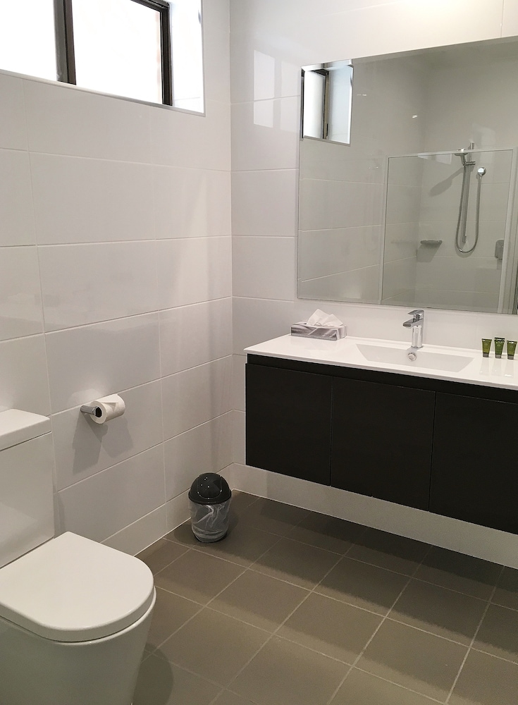 Superior Room, 1 king and 2 single beds - Photo 4