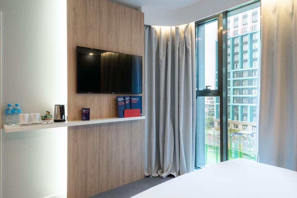 Standard Room, 1 Queen Bed (Free Breakfast) - Photo 3