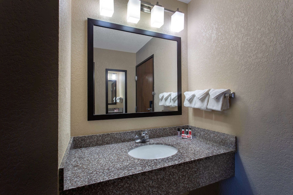 Suite, 1 King Bed, Non Smoking - Photo 4