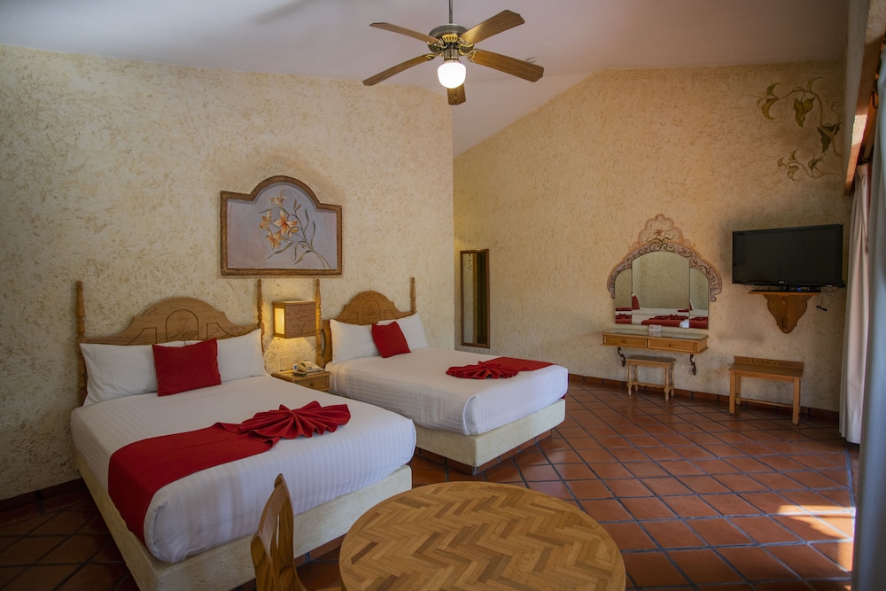 Terrace Suite, King bed and Jacuzzi - Photo 14