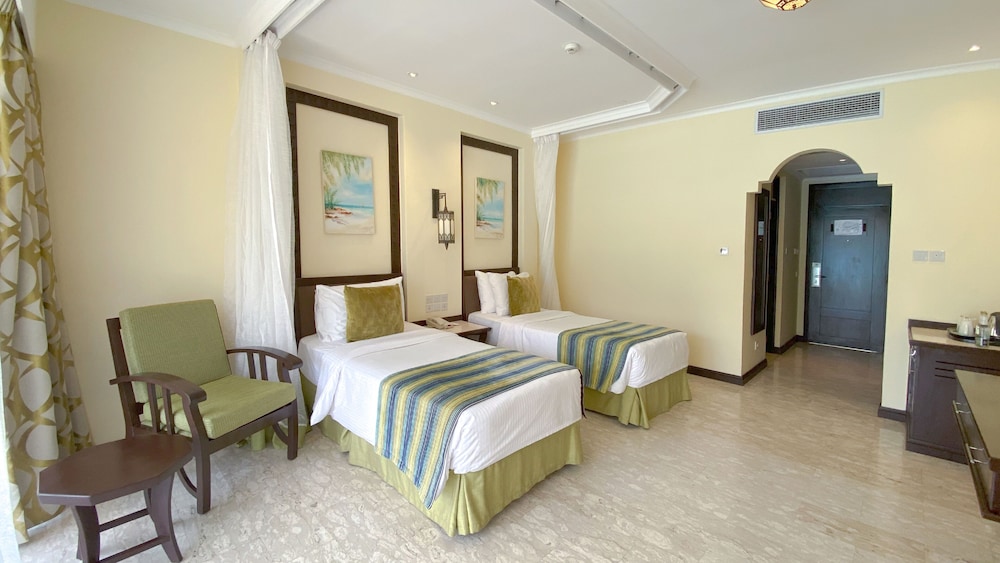Pool Facing Twin Room - Photo 6