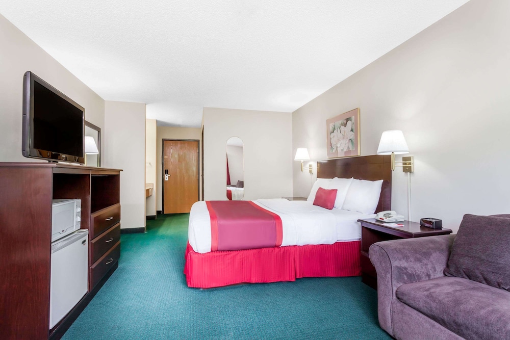 Standard Room, 1 Queen Bed - Photo 2