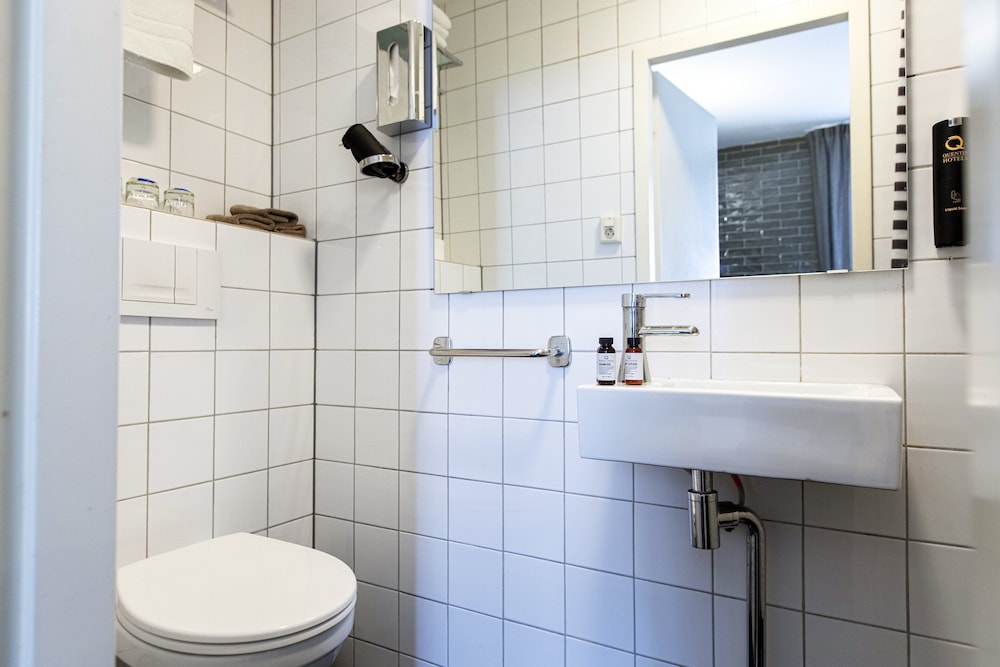 Standard Quadruple Room, Private Bathroom photo 2