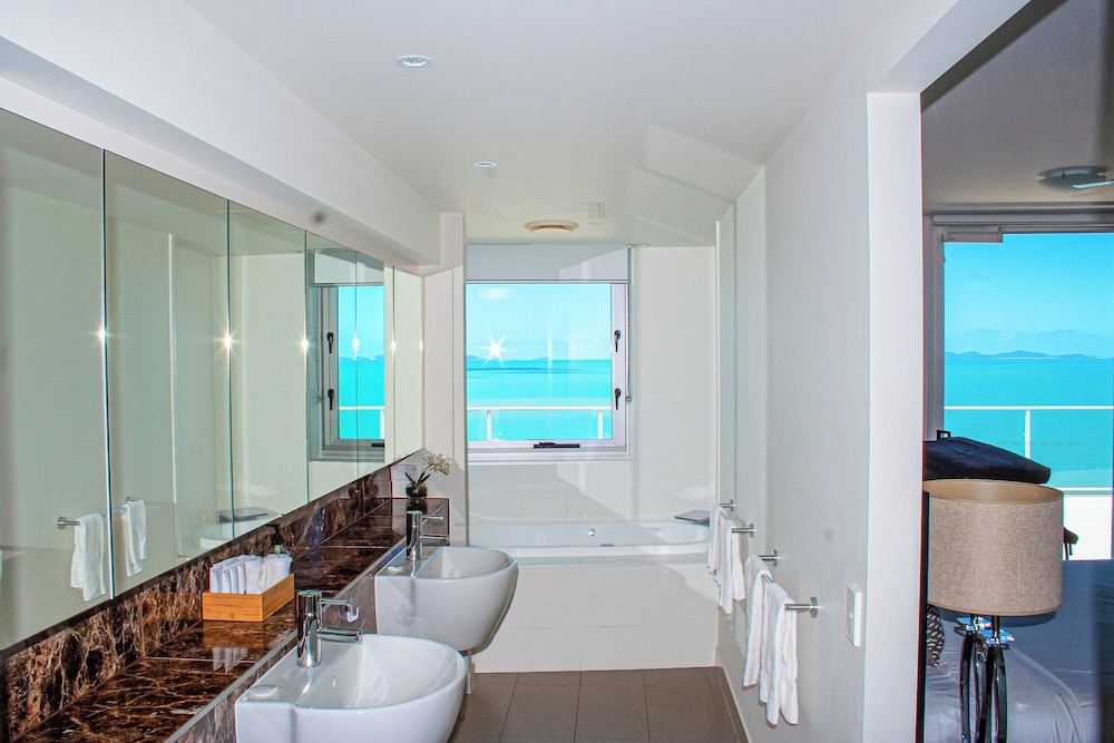 3 Bedroom Penthouse Apartment photo 2