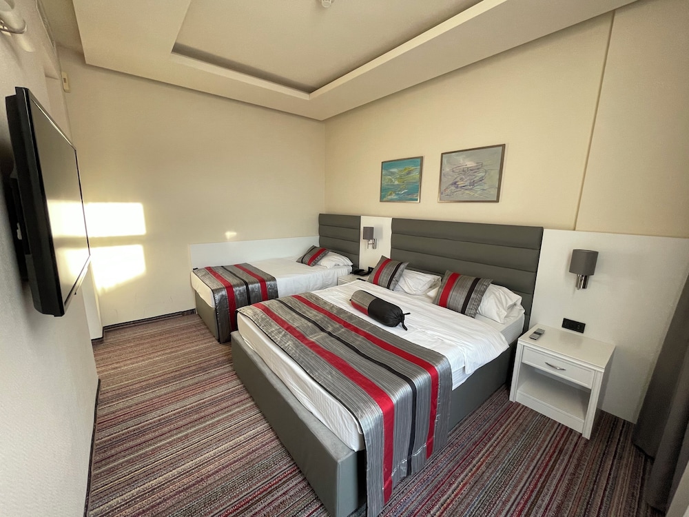 Superior Triple Room, 1 Bedroom, Accessible photo 2