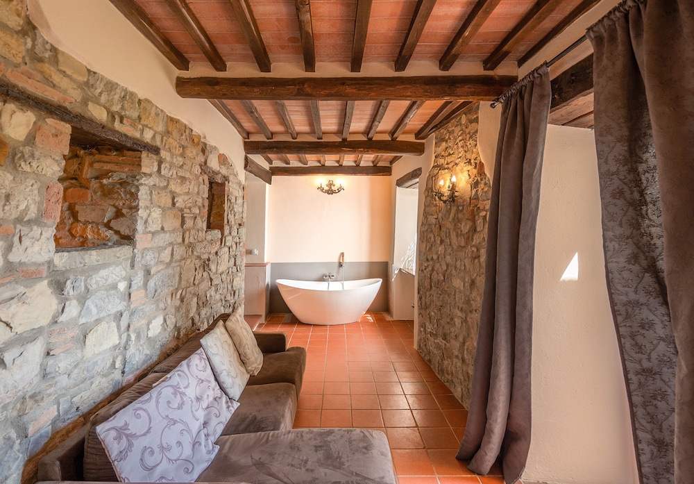Borgo Junior Suite private garden/Terrace - Photo 7