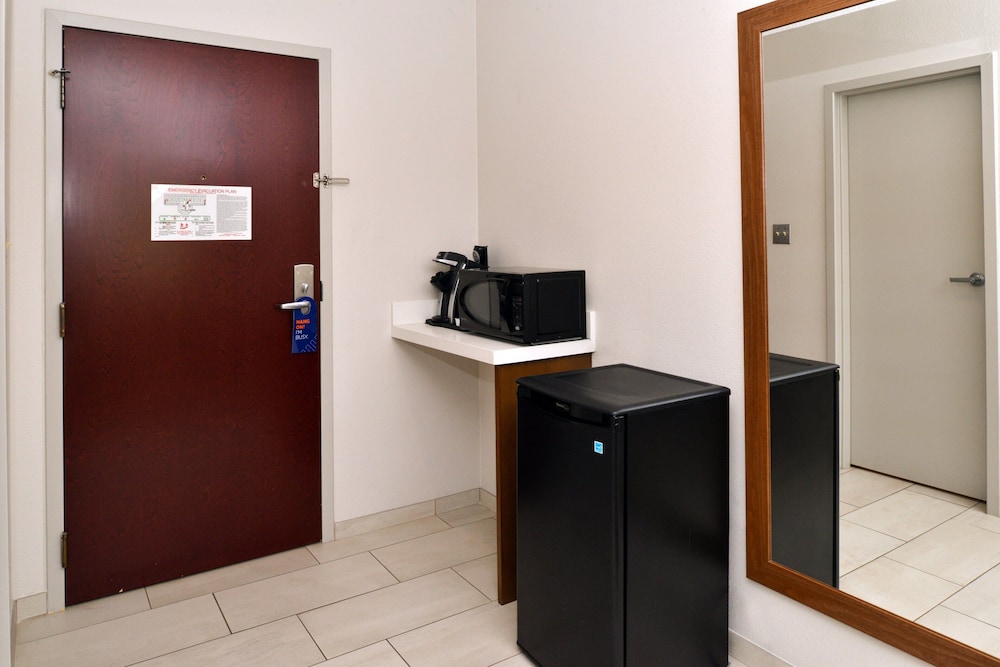 Standard Room, 1 Queen Bed, Accessible (Accessible Tub) photo 3