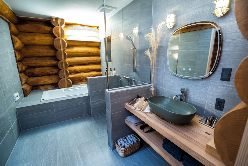 Luxury Room, Non Smoking, Private Bathroom - Photo 2