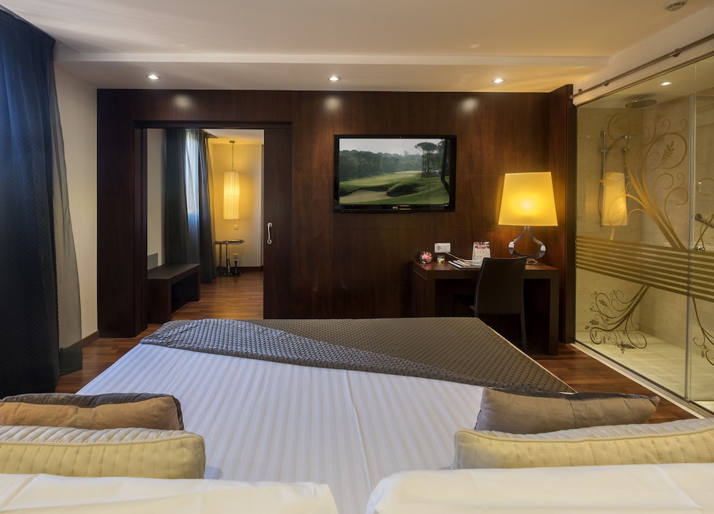 Executive Suite - Photo 4