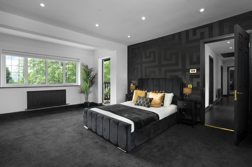 House (6 Bedrooms) photo 2