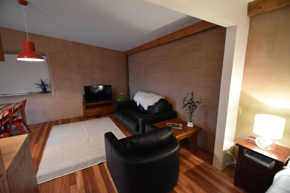 Stylish Straw Bale Studio With Sun Deck And Sea Views photo 2