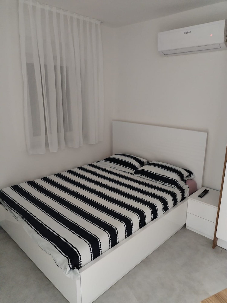 Studio (Studio Apartment with Terrace 1)