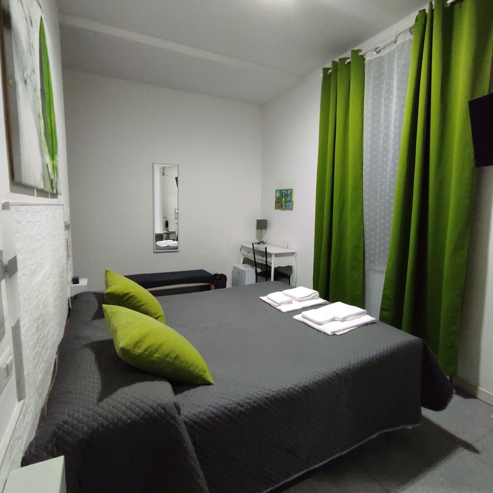 Basic Double Room, 1 Double or 2 Twin Beds, Non Smoking - Photo 18