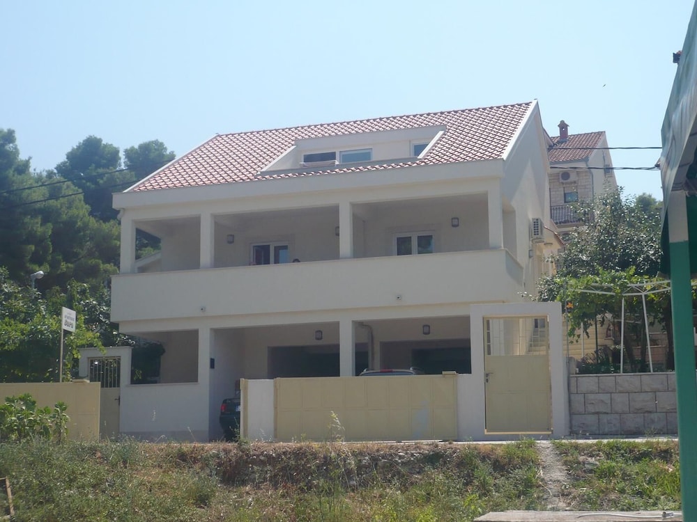Apartment (Bela2 - great location - A3 D1(4+1))